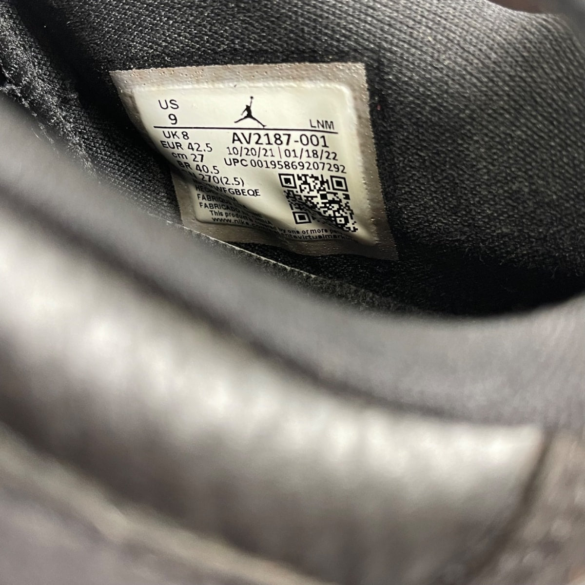 Jordan 11 Retro Low 72-10 9 (Moderately Worn Pre-Owned)JordanBlack/Gym Red/White/Sail - Image 6