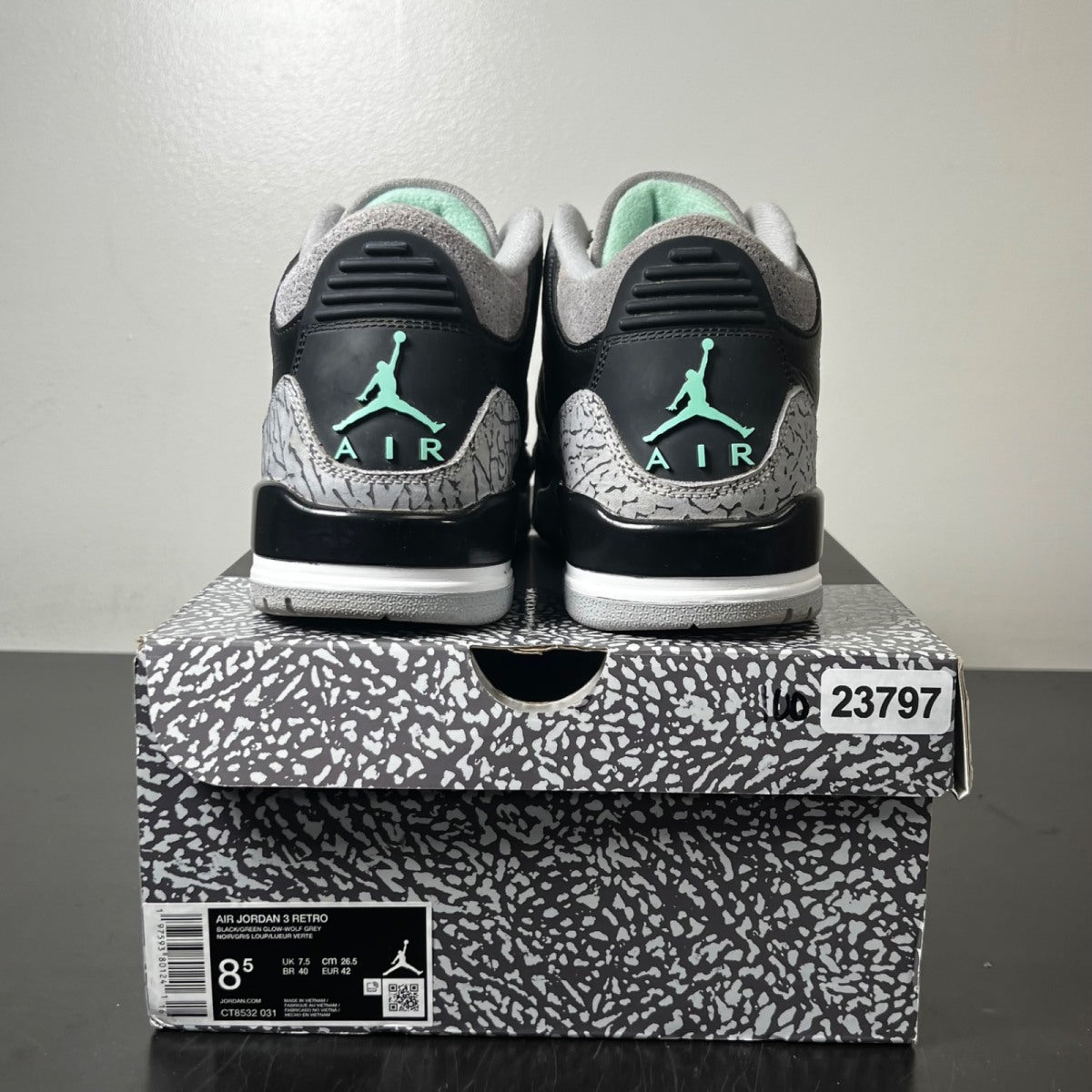 Jordan 3 Retro Green Glow 8.5 (Moderately Worn Pre-Owned)JordanBlack/Green Glow/Wolf Grey/White - Image 5