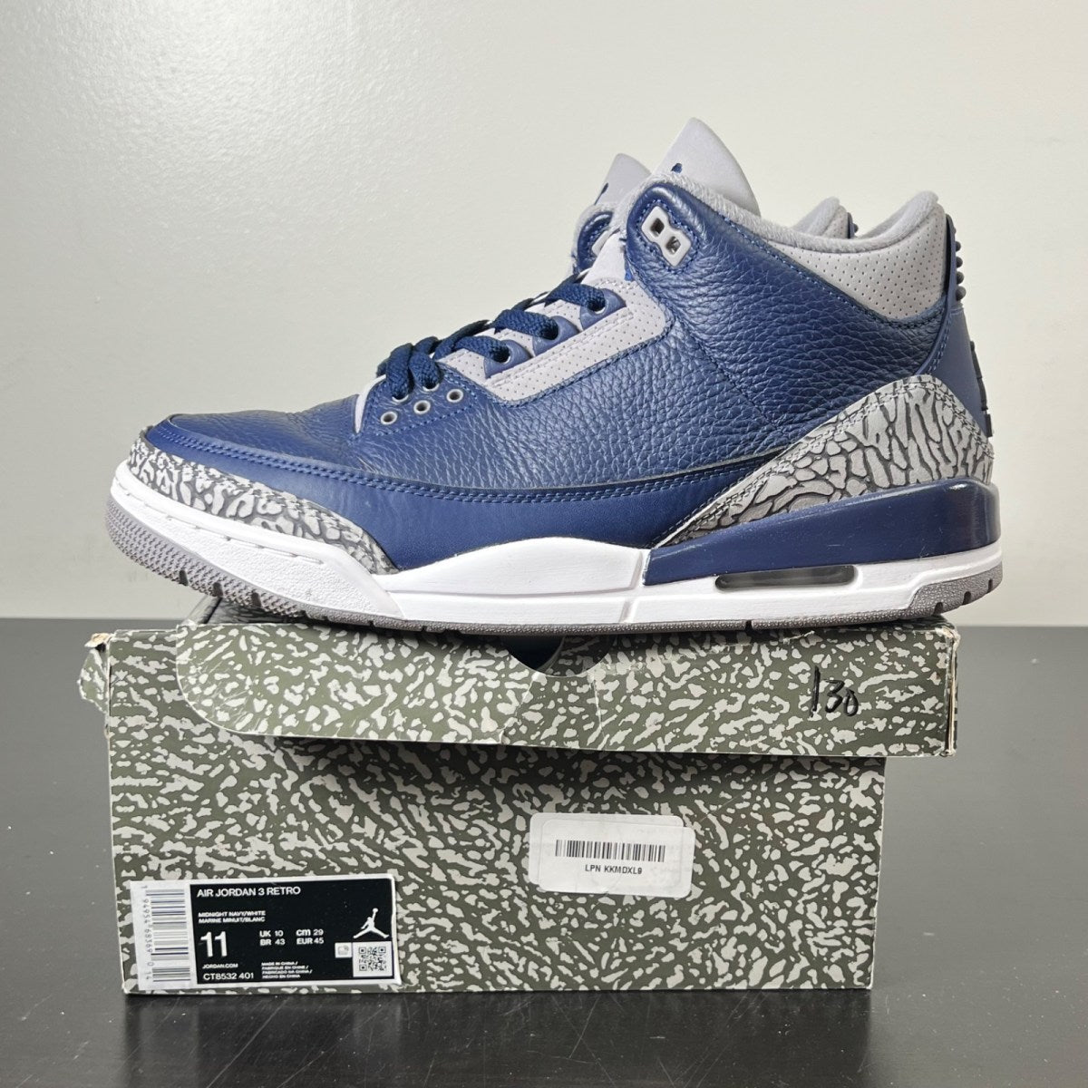Jordan 3 Retro Georgetown (2021) 11 (Moderately Worn Pre-Owned)JordanMidnight Navy/Cement Grey-White - Image 3