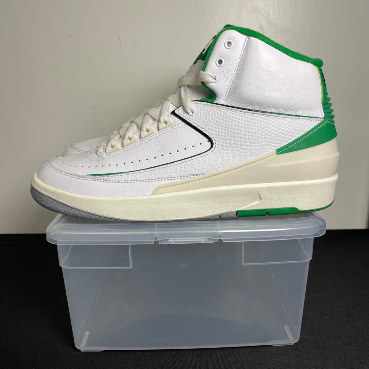 Jordan 2 Retro Lucky Green (Size 10) - aux