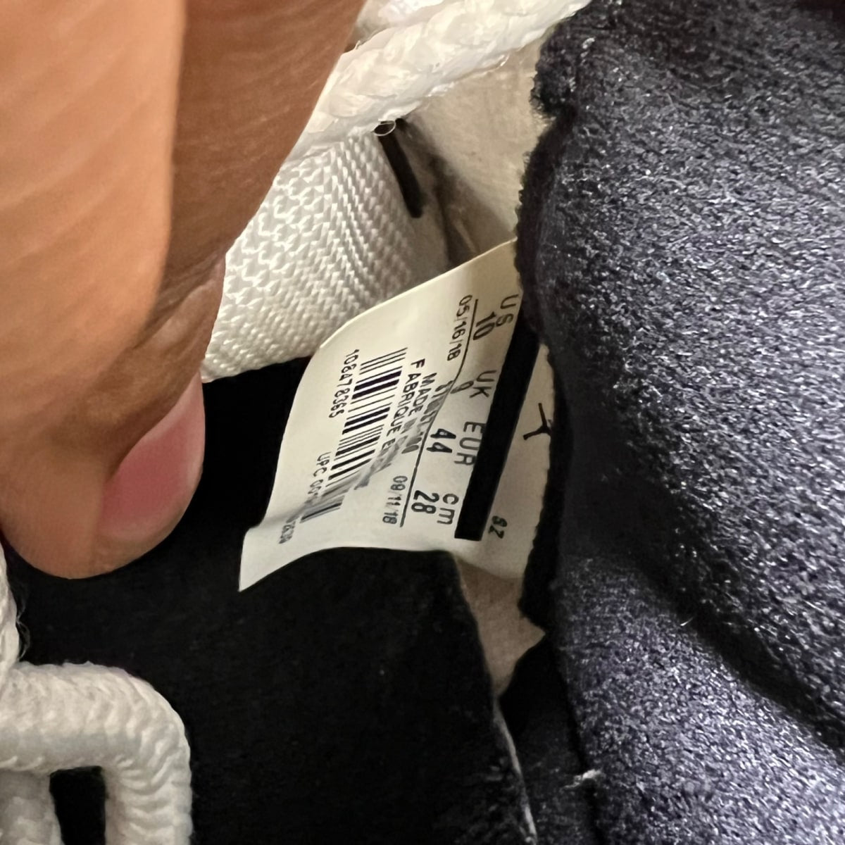 Jordan 11 Retro Concord (2018) 10 (Moderately Worn Pre-Owned)JordanWhite/Black-Concord - Image 4