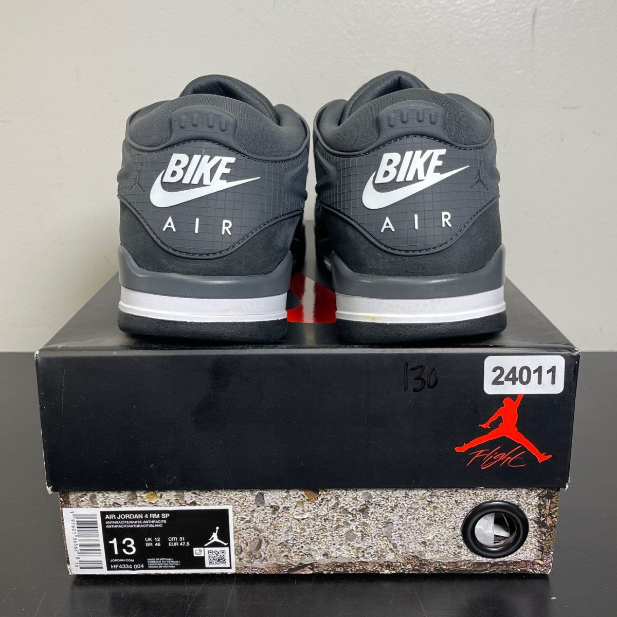 Jordan 4 RM SP Nigel Sylvester Driveway Grey 13 (Moderately Worn Pre-Owned)JordanAnthracite/Anthracite/University Red/White - Image 4