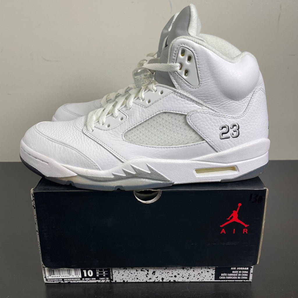 Jordan 5 Retro Metallic White (2015) 10 (Moderately Worn Pre-Owned)JordanWhite/Metallic Silver-Black - Image 3