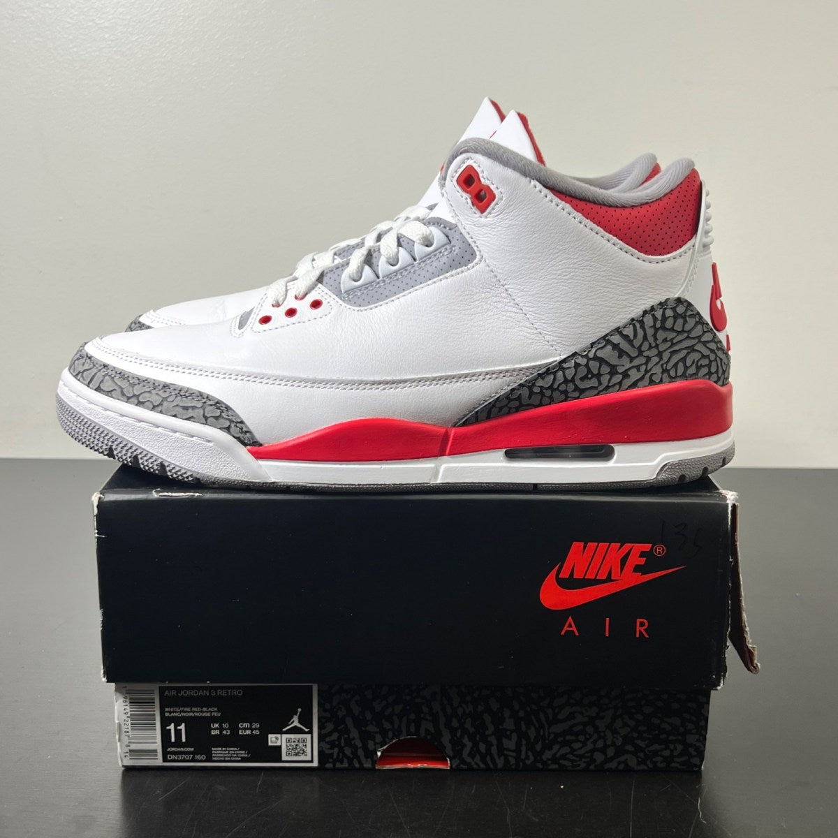 Jordan 3 Retro Fire Red (2022) 11 (Lightly Worn Pre-Owned)JordanWhite/Fire Red/Cement Grey/Black - Image 3