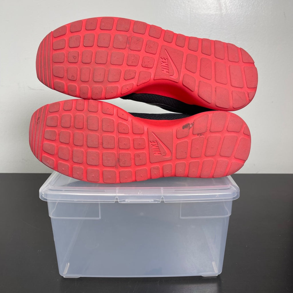 Nike Roshe Run Anthracite Siren Red 9.5 (Moderately Worn Pre-Owned)NikeBlack/Anthracite-Siren Red - Image 5