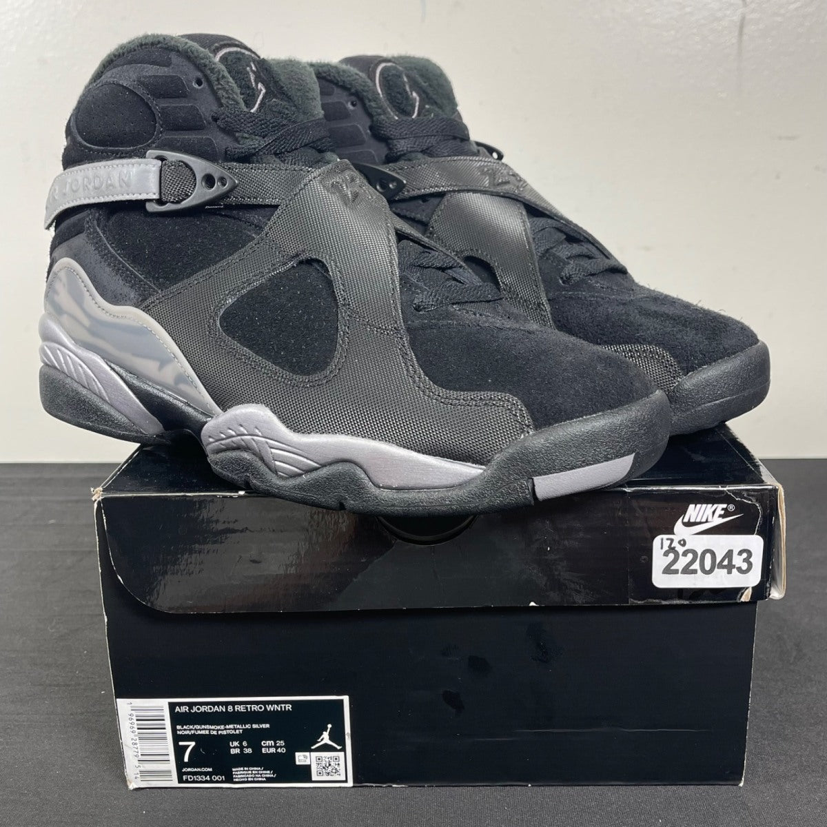 Jordan 8 Retro Winterized Gunsmoke 7 (Moderately Worn Pre-Owned)JordanBlack/Gunsmoke-Metallic Silver - Image 1