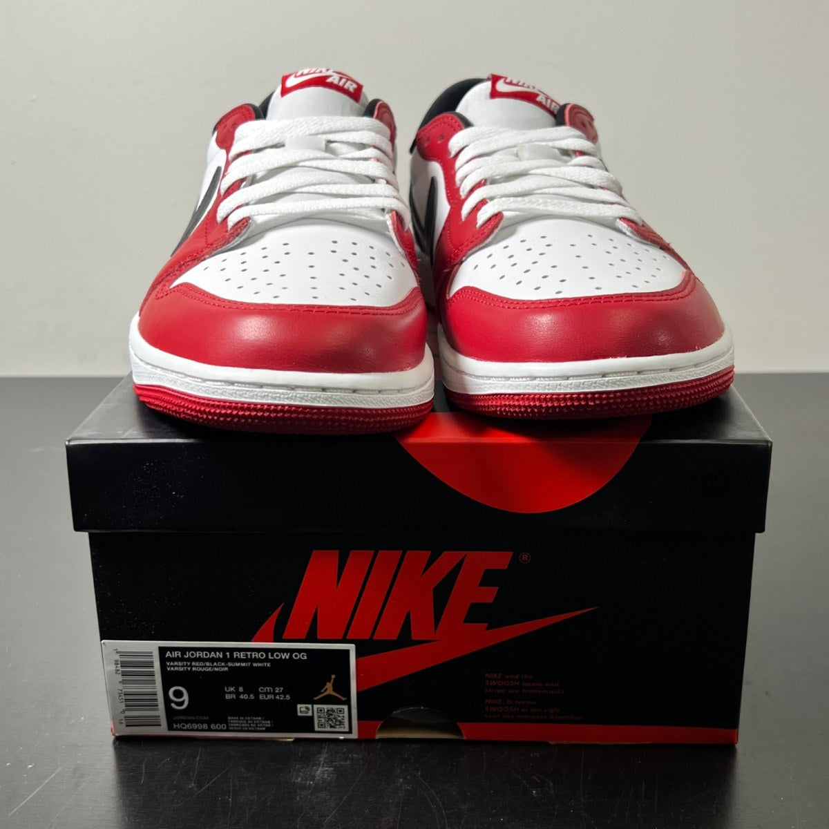 Jordan 1 Retro Low OG Chicago (2025) 9 (Lightly Worn Pre-Owned)JordanVarsity Red/Black/Summit White - Image 2