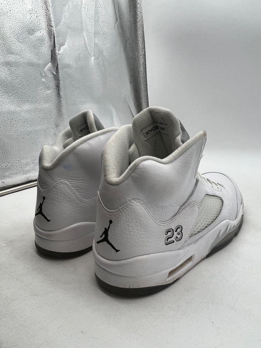 Jordan 5 Retro Metallic White (2015) 13 (Moderately Worn Pre-Owned)JordanWhite/Metallic Silver-Black - Image 3