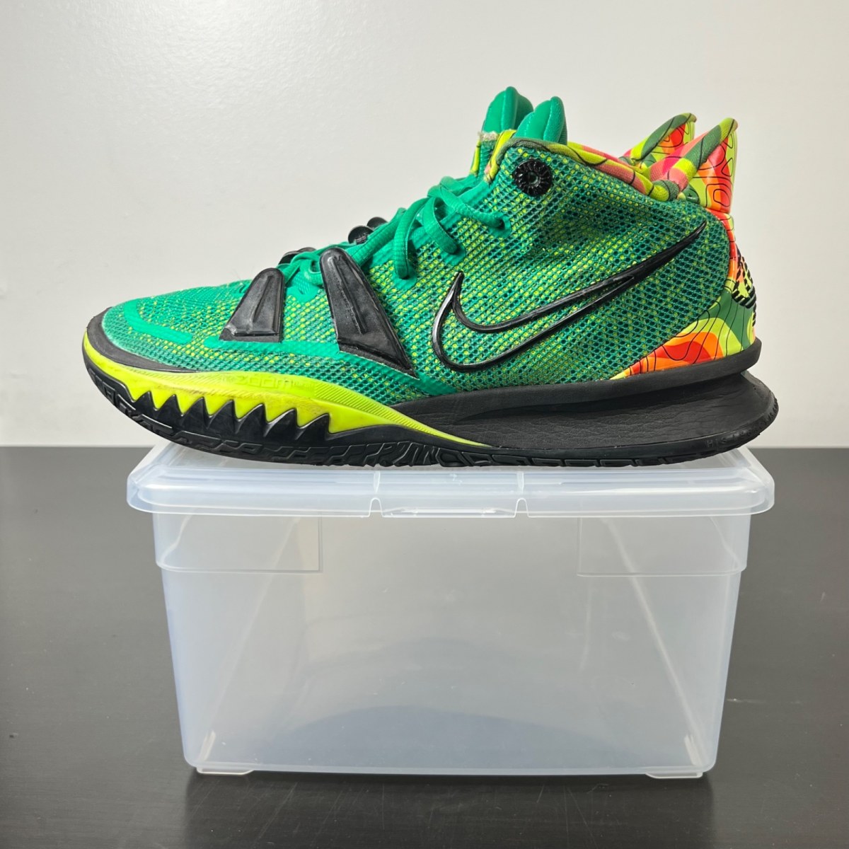 Nike Kyrie 7 Ky-D Weatherman 9.5 (Heavily Worn Pre-Owned)NikeGreen/Orange-Red - Image 3