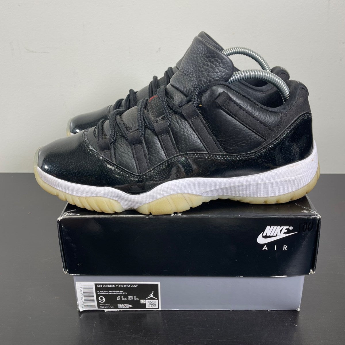 Jordan 11 Retro Low 72-10 9 (Moderately Worn Pre-Owned)JordanBlack/Gym Red/White/Sail - Image 3