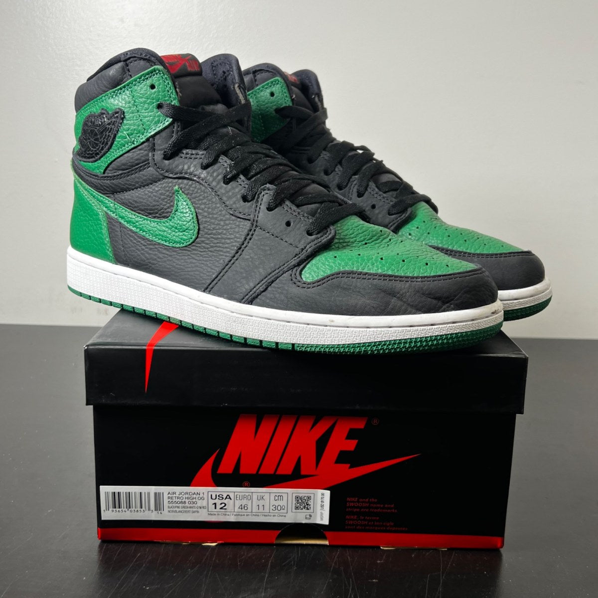 Jordan 1 Retro High Pine Green Black 12 (Moderately Worn Pre-Owned)JordanBlack/Pine Green-White-Gym Red - Image 1