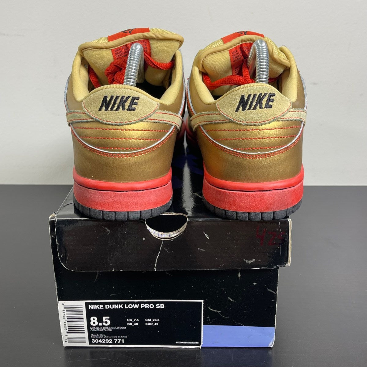 Nike SB Dunk Low Money Cat 8.5 (Moderately Worn Pre-Owned)NikeGold Dust/Metallic Gold - Image 4