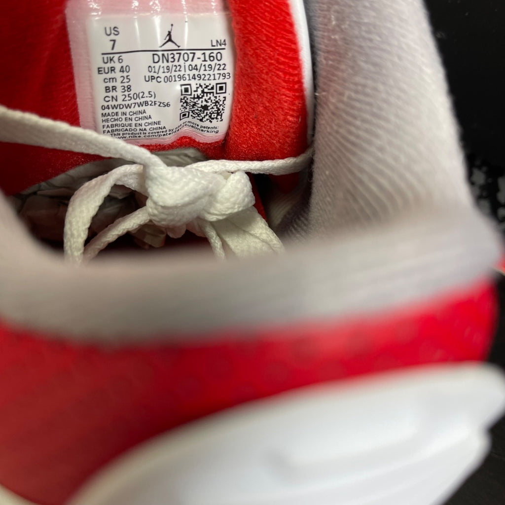 Jordan 3 Retro Fire Red (2022) 7 (Moderately Worn Pre-Owned)JordanWhite/Fire Red/Cement Grey/Black - Image 6