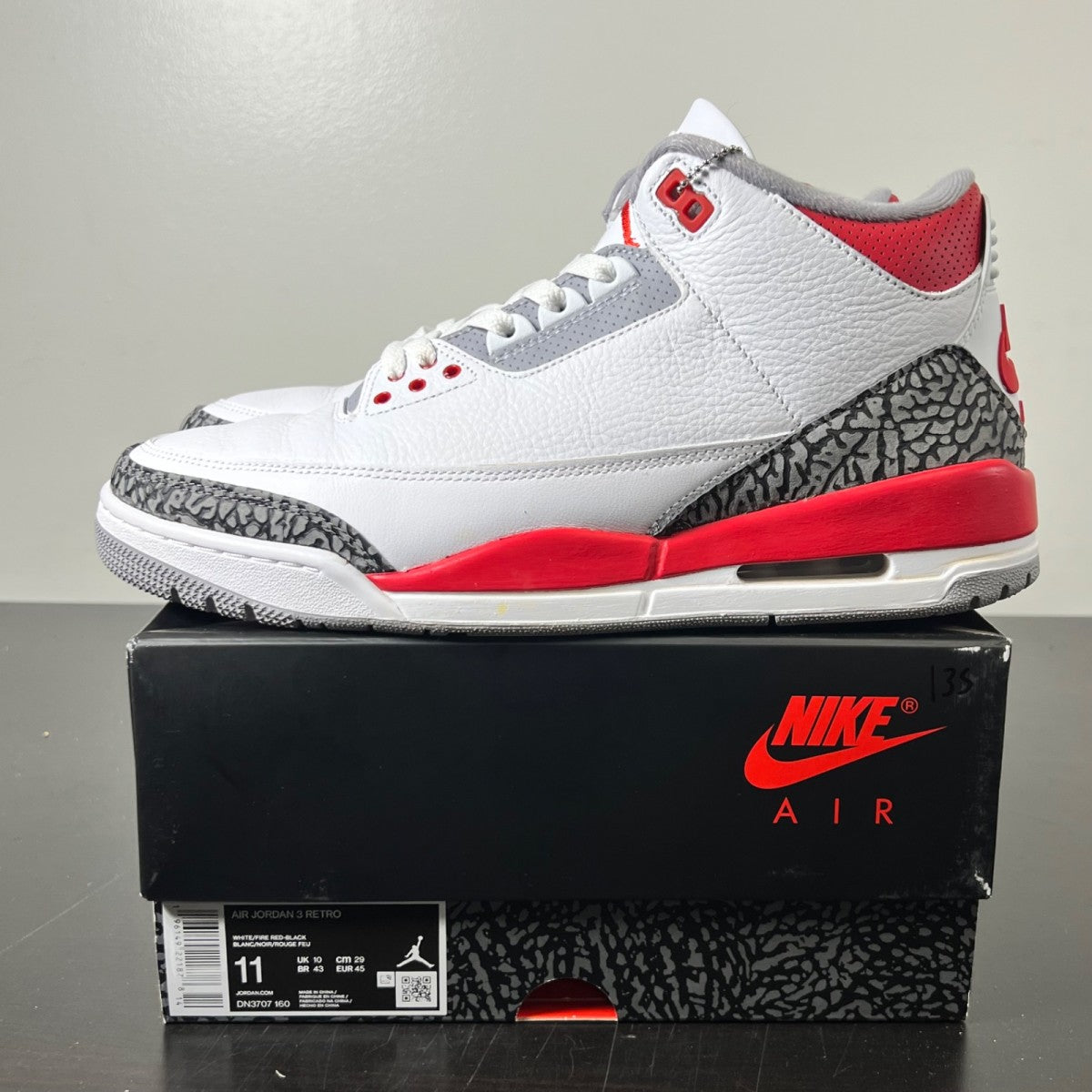 Jordan 3 Retro Fire Red (2022) 11 (Moderately Worn Pre-Owned)JordanWhite/Fire Red/Cement Grey/Black - Image 3