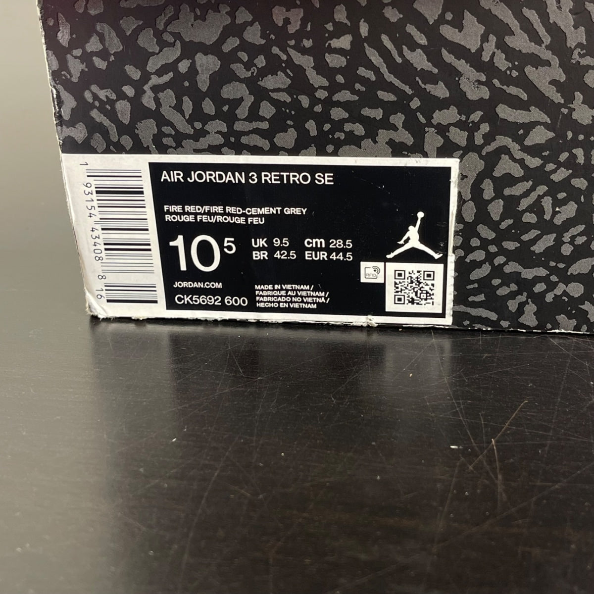 Jordan 3 Retro SE Unite 10.5 (Moderately Worn Pre-Owned)JordanFire Red/Fire Red-Cement Grey-Black - Image 7