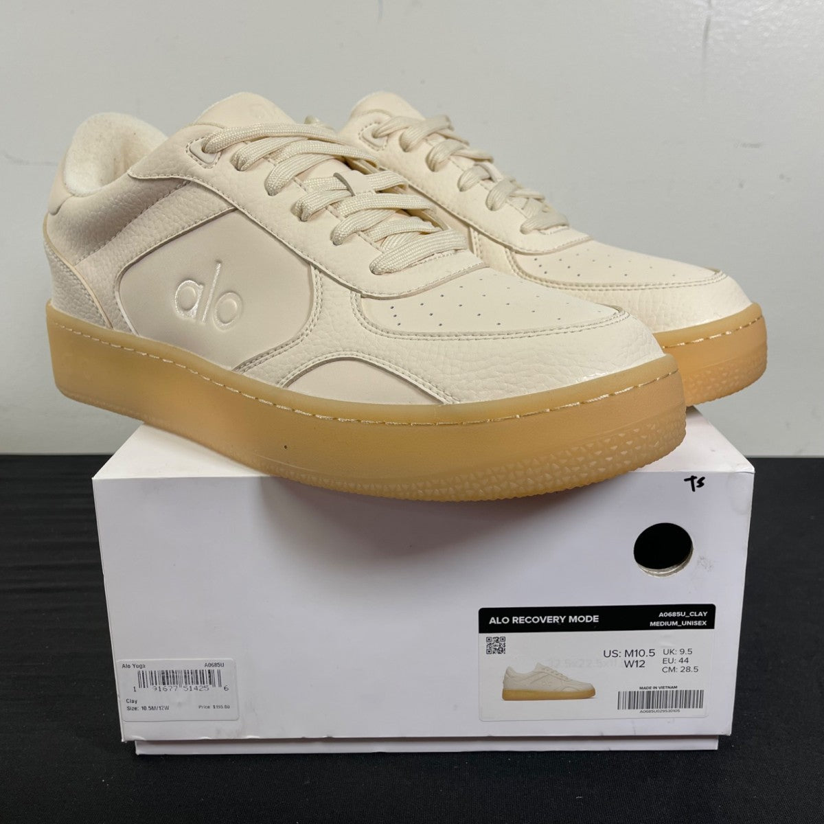 Alo Yoga Recovery Mode Sneaker Clay 10.5 (Moderately Worn Pre-Owned)Alo YogaClay - Image 1