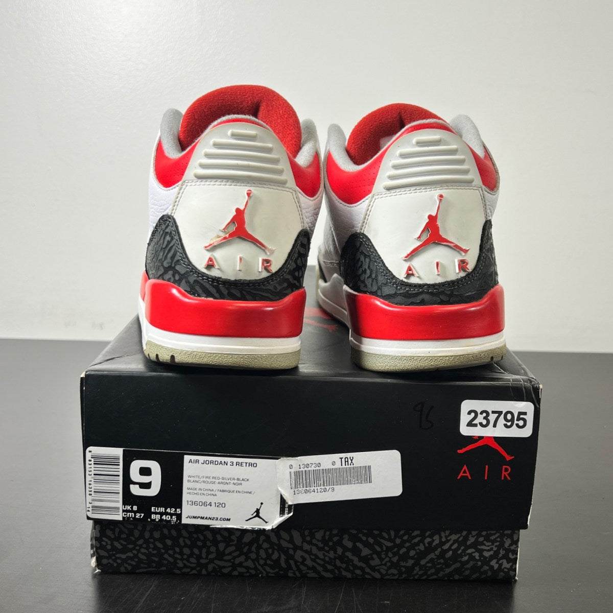 Jordan 3 Retro Fire Red (2013) 9 (Heavily Worn Pre-Owned)JordanWhite/Fire Red-Neutral Grey-Black - Image 4