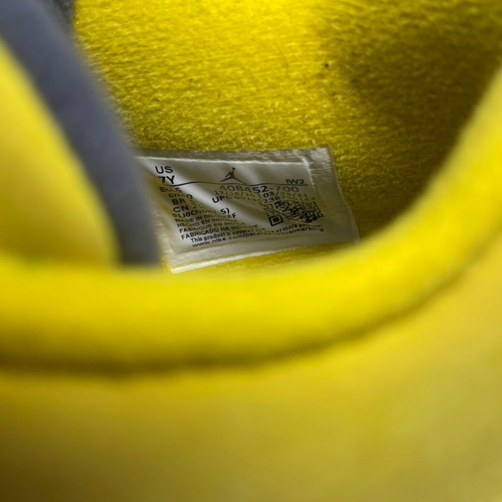 Jordan 4 Retro Lightning (2021) (GS) 7Y (Moderately Worn Pre-Owned)JordanTour Yellow/White-Dark Blue Grey - Image 6