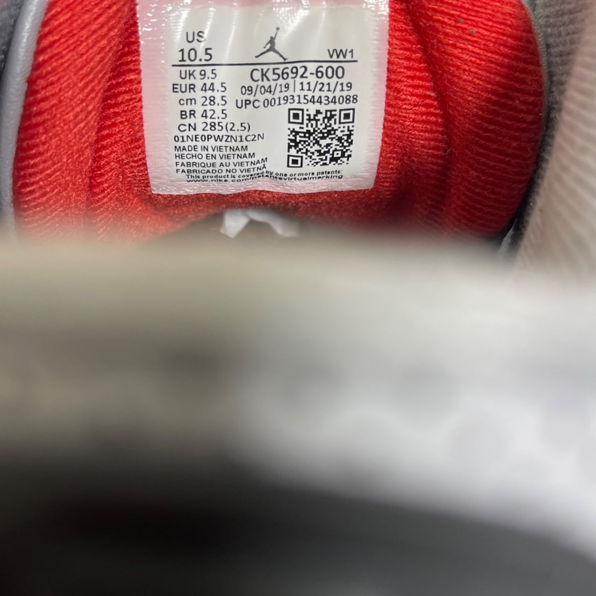 Jordan 3 Retro SE Unite 10.5 (Moderately Worn Pre-Owned)JordanFire Red/Fire Red-Cement Grey-Black - Image 6