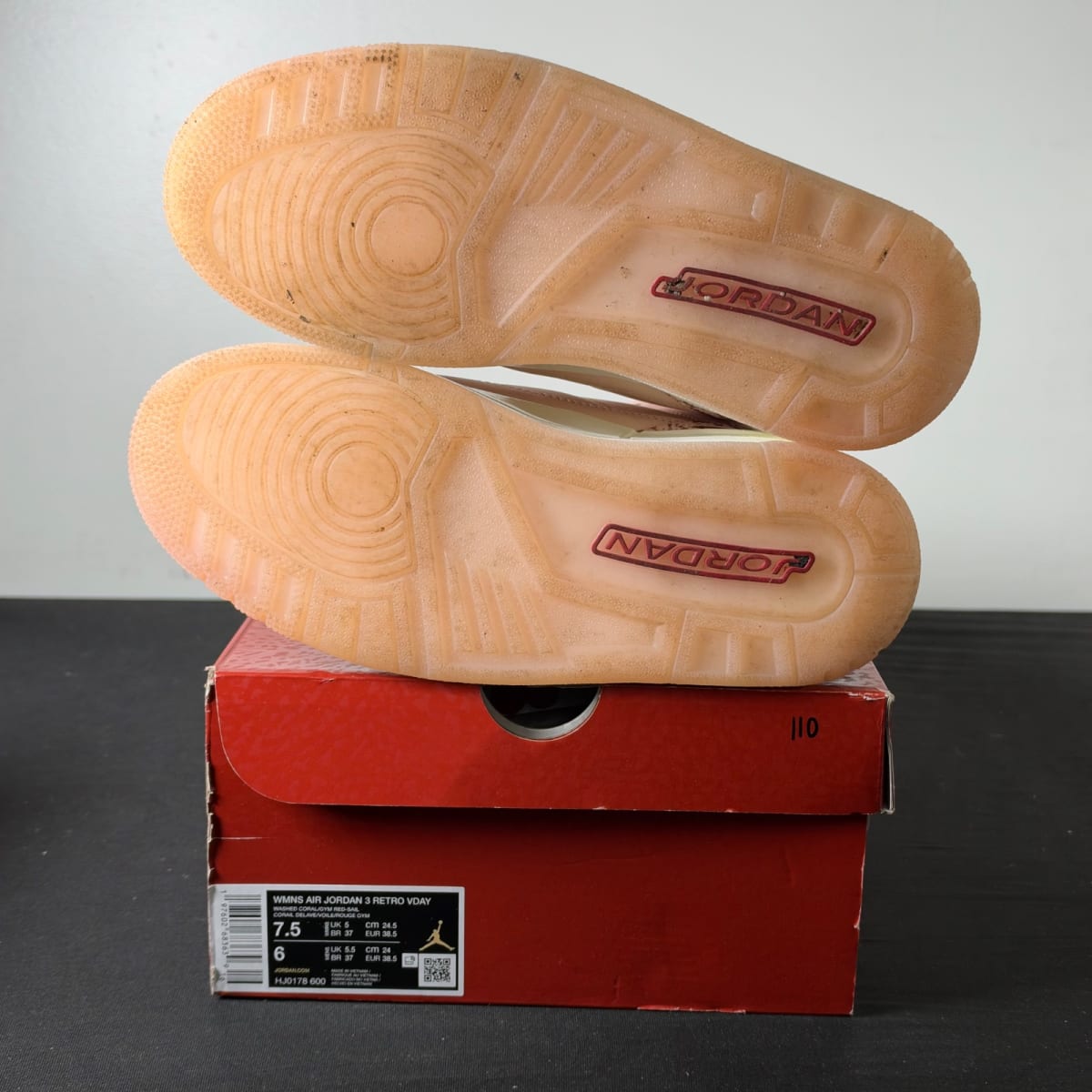 Jordan 3 Retro Valentine's Day Treat Yourself (2025) (Women's) (Size 7.5W) - aux