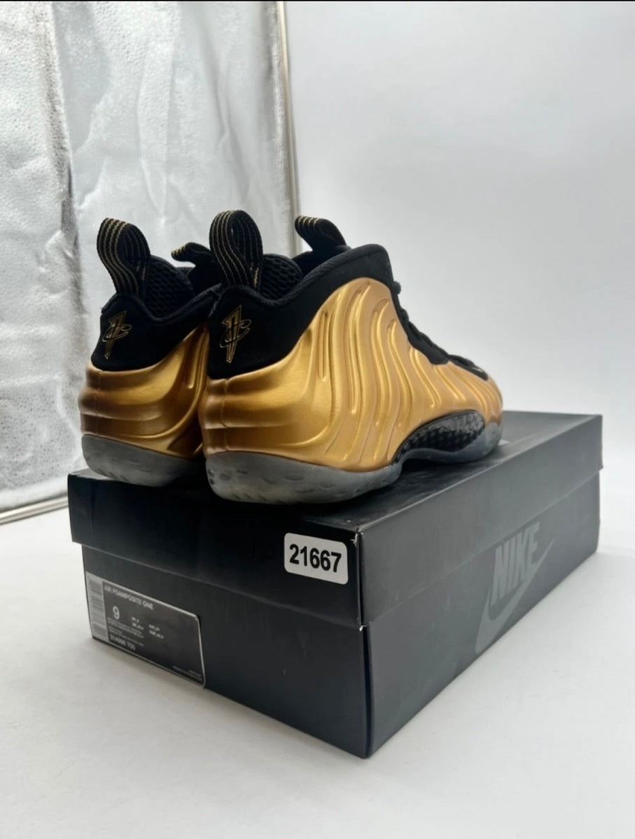 Nike Air Foamposite One Metallic Gold 9 (Lightly Worn Pre-Owned)NikeMetallic Gold/Metallic Gold-Black - Image 3