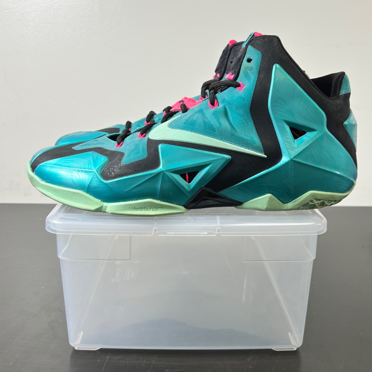 Nike LeBron 11 South Beach 12 (Lightly Worn Pre-Owned)NikeTurquoise/Black-Mint - Image 3