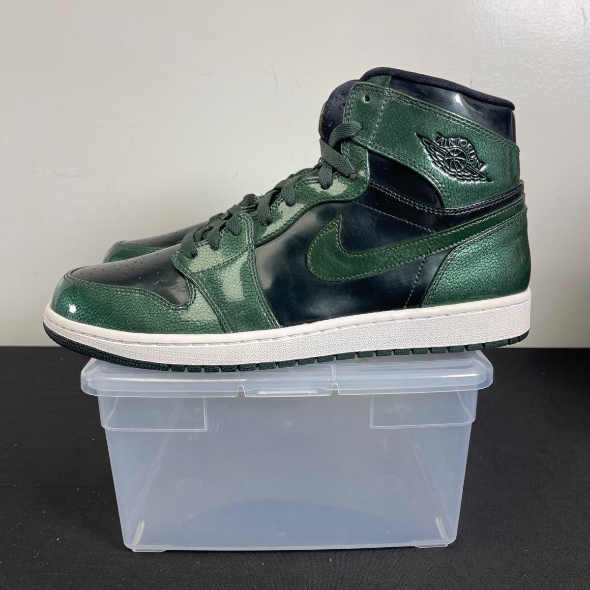 Jordan 1 Retro Grove Green 13 (Moderately Worn Pre-Owned)JordanGrove Green/Black-White - Image 3