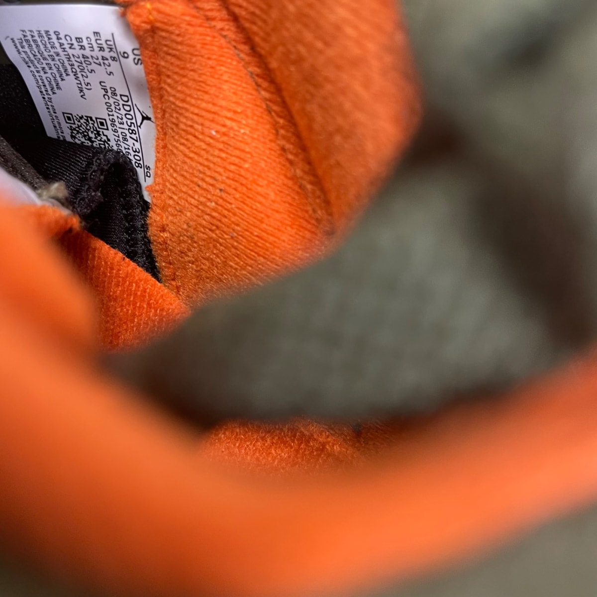 Jordan 5 Retro Olive (2024) 9 (Moderately Worn Pre-Owned)JordanArmy Olive/Solar Orange - Image 6