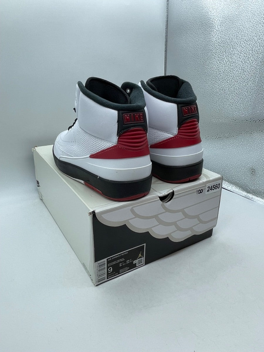 Jordan 2 Retro OG Chicago (2022) 9 (Moderately Worn Pre-Owned)JordanWhite/Varsity Red/Black - Image 4