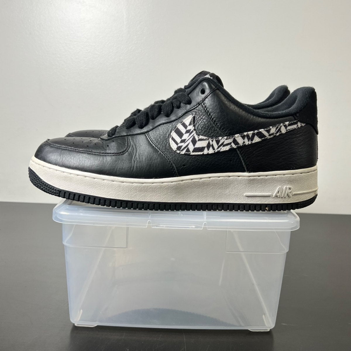 Nike Air Force 1 Low Black Pattern Swoosh 12 (Heavily Worn Pre-Owned)NikeBlack/White - Image 3
