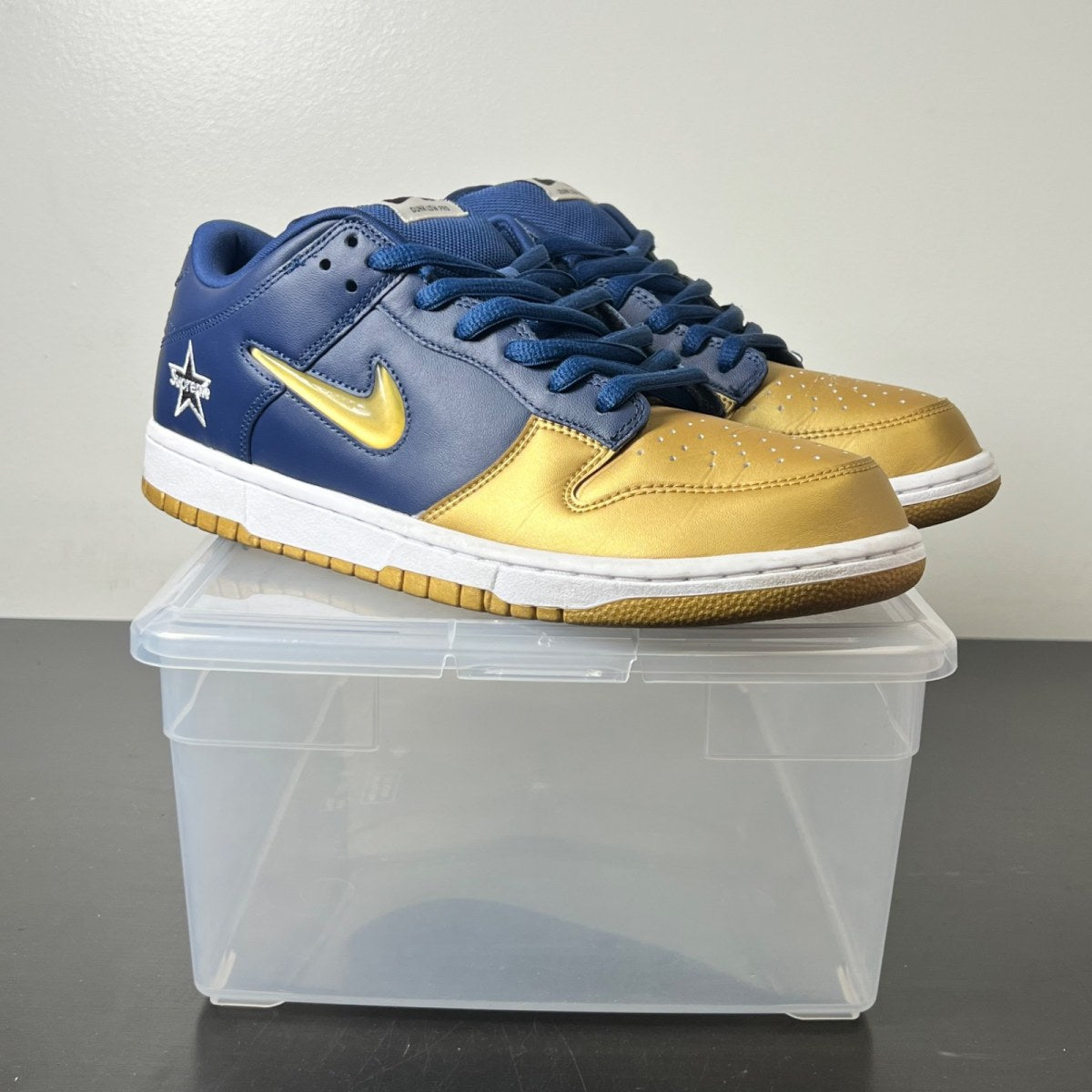 Nike SB Dunk Low Supreme Jewel Swoosh Gold 11 (Lightly Worn Pre-Owned)NikeMetallic Gold/Metallic Gold-Midnight Navy-White - Image 1