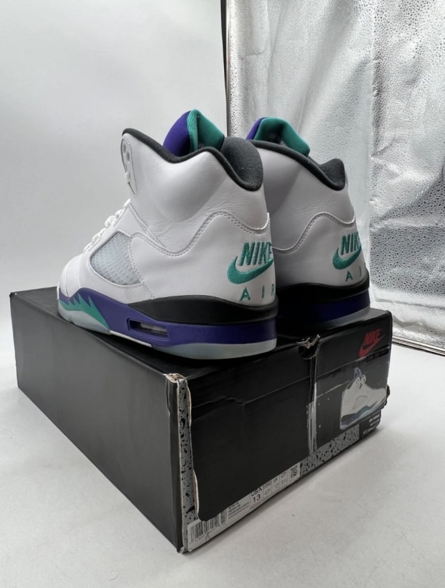 Jordan 5 Retro Grape (2025) 13 (Moderately Worn Pre-Owned)JordanWhite/Grape Ice-New Emerald - Image 4