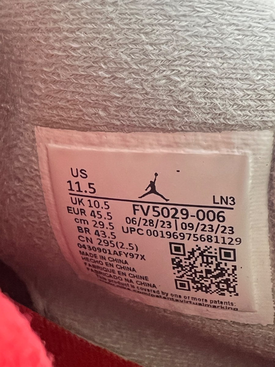 Jordan 4 Retro Bred Reimagined 11.5 (Moderately Worn Pre-Owned) - Image 6