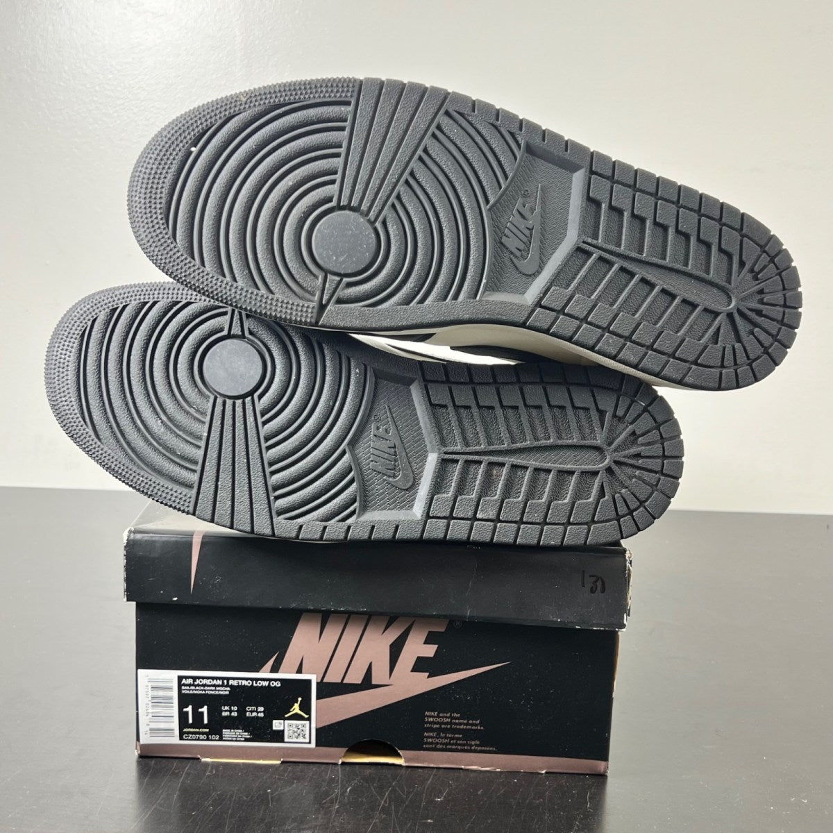 Jordan 1 Retro Low OG Mocha 11 (Lightly Worn Pre-Owned)JordanWhite/Black-Dark Mocha - Image 6