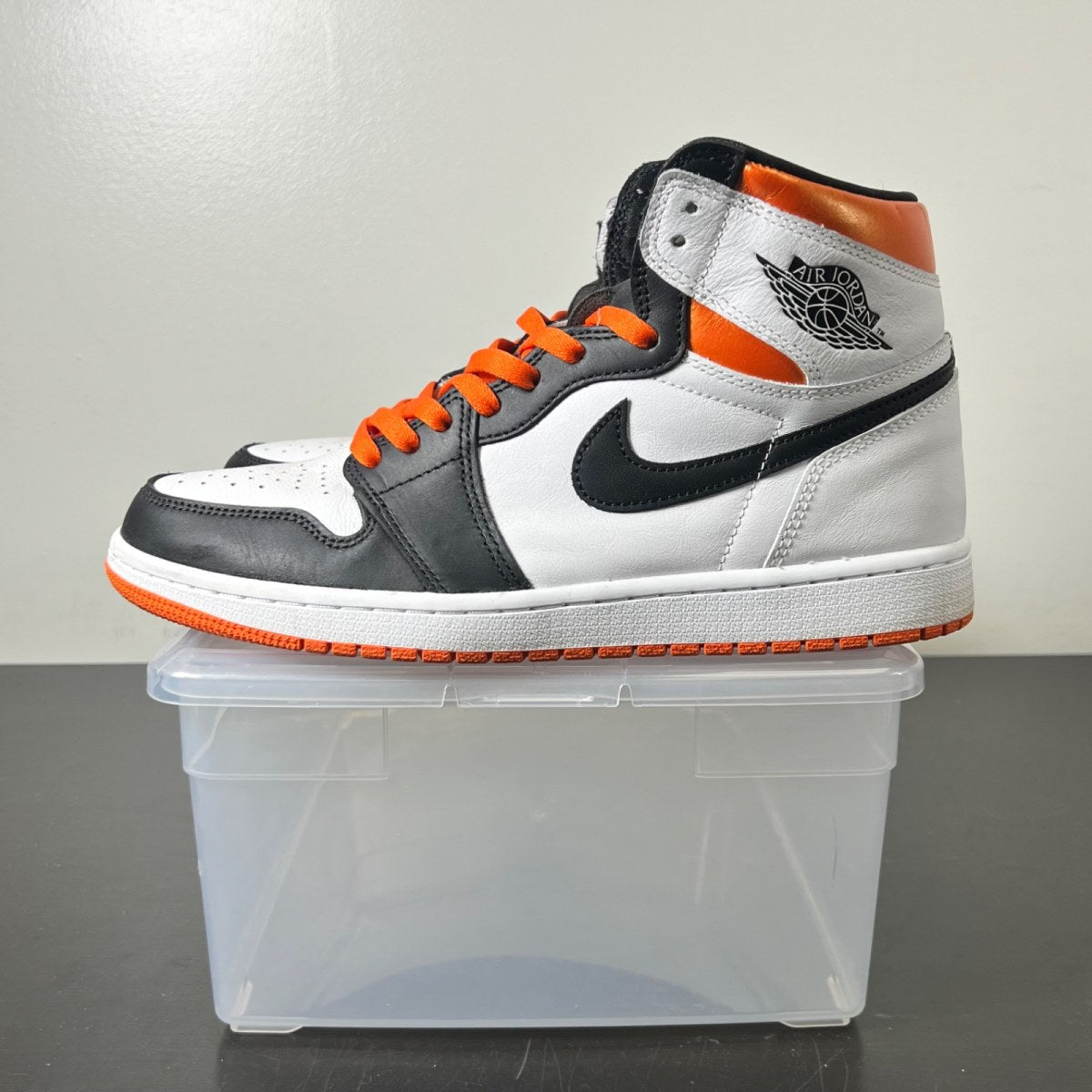 Jordan 1 Retro High Electro Orange 10 (Lightly Worn Pre-Owned)JordanWhite/Electro Orange-Black - Image 3