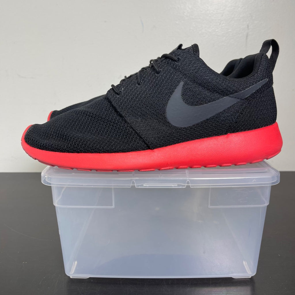 Nike Roshe Run Anthracite Siren Red 9.5 (Moderately Worn Pre-Owned)NikeBlack/Anthracite-Siren Red - Image 3