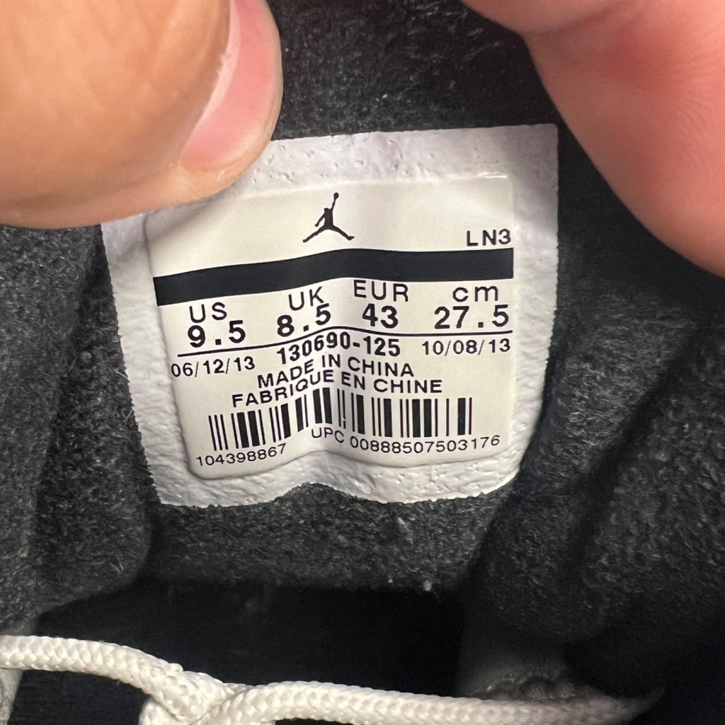 Jordan 12 Retro Taxi (2013) 9.5 (Moderately Worn Pre-Owned)JordanWhite/Black-Taxi - Image 4