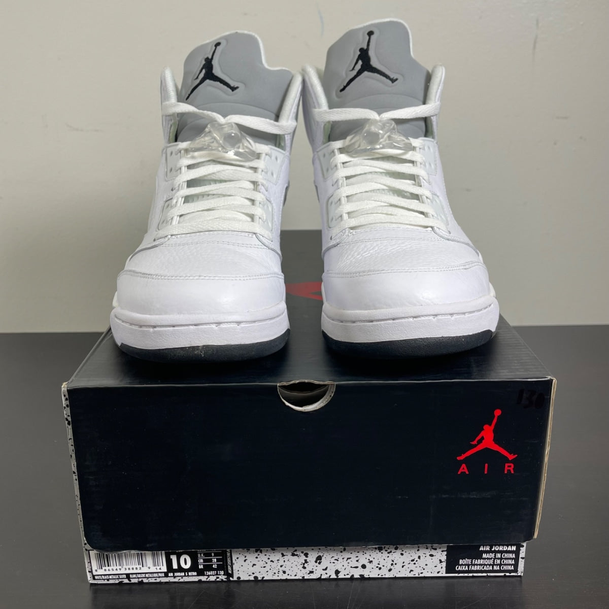 Jordan 5 Retro Metallic White (2015) 10 (Moderately Worn Pre-Owned)JordanWhite/Metallic Silver-Black - Image 2