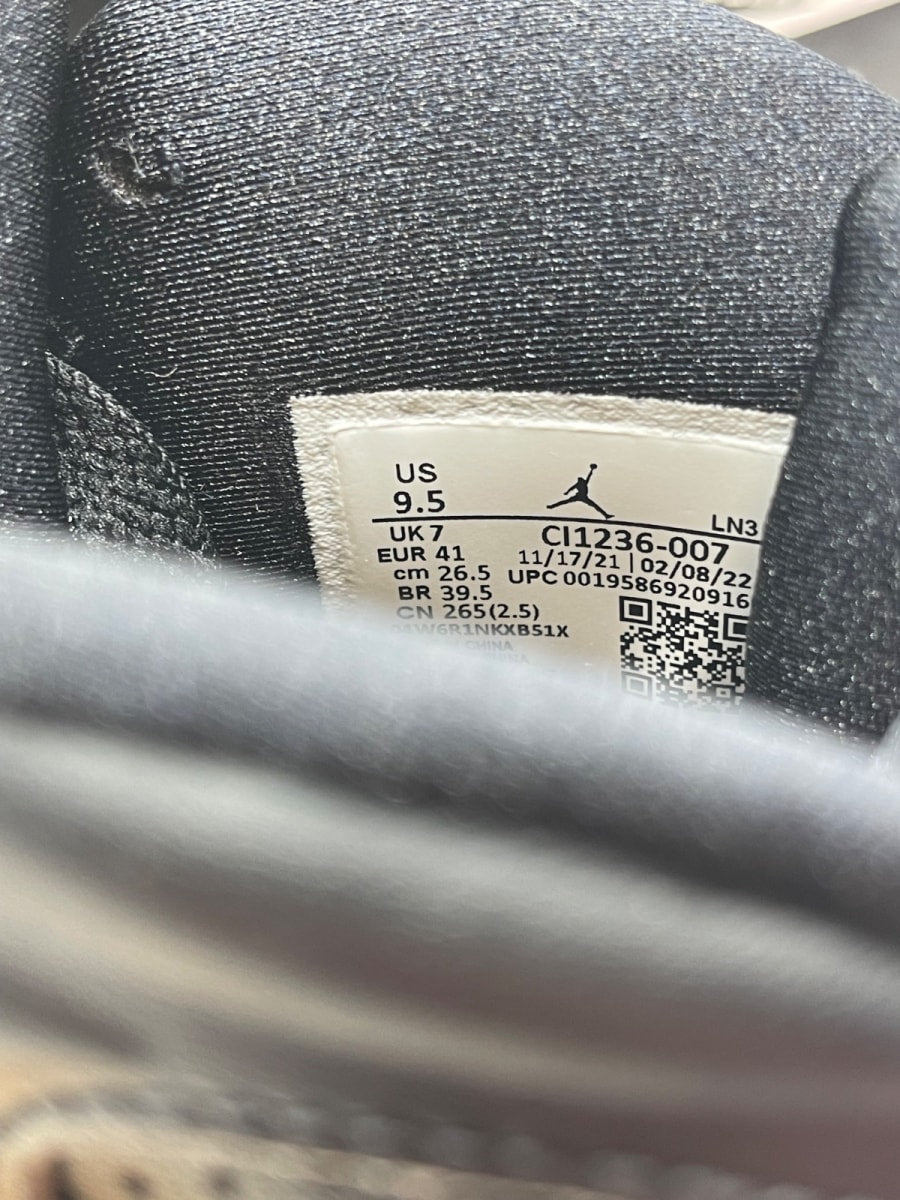 Jordan 8 Retro Taxi Yellow Black (Women's) 9.5W (Moderately Worn Pre-Owned) - Image 8