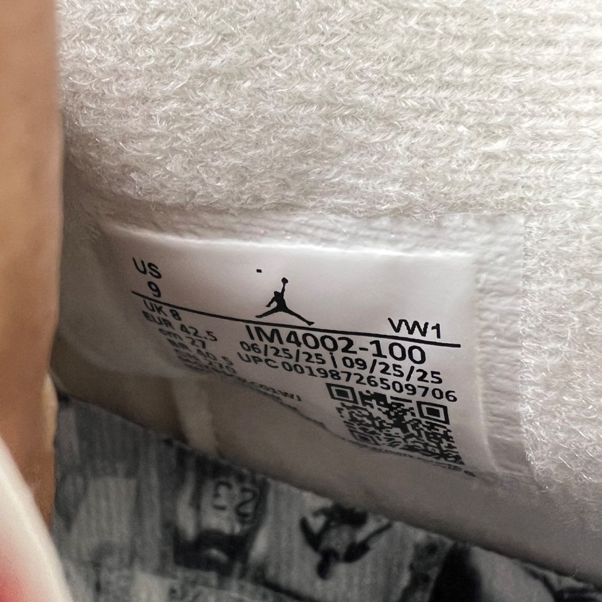 Jordan 4 Retro OG Flight Club 9 (Lightly Worn Pre-Owned)JordanSail/Black/University Red - Image 7