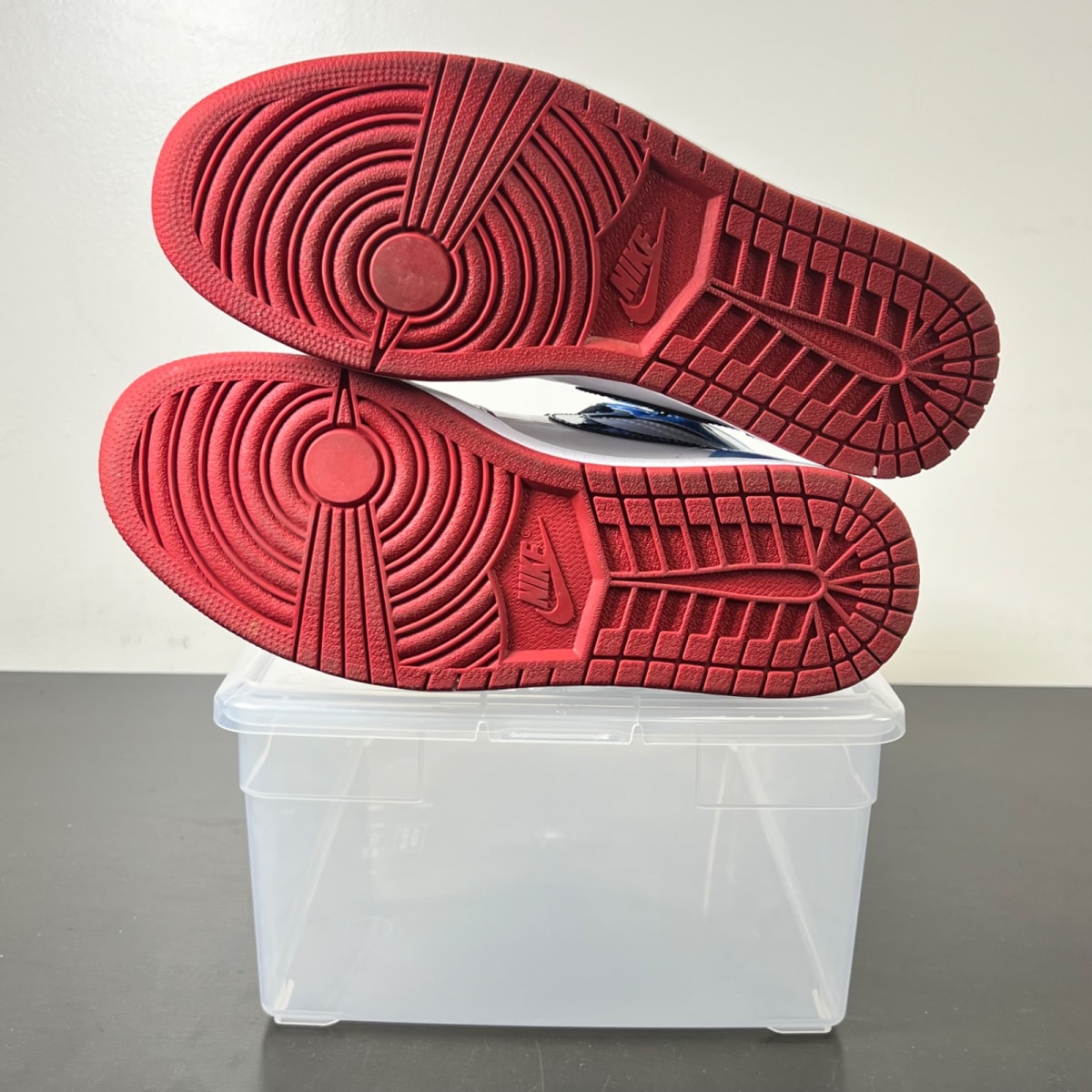 Jordan 1 Retro High Fearless UNC Chicago 10 (Lightly Worn Pre-Owned)JordanWhite/University Blue-Varsity Red-Black - Image 5