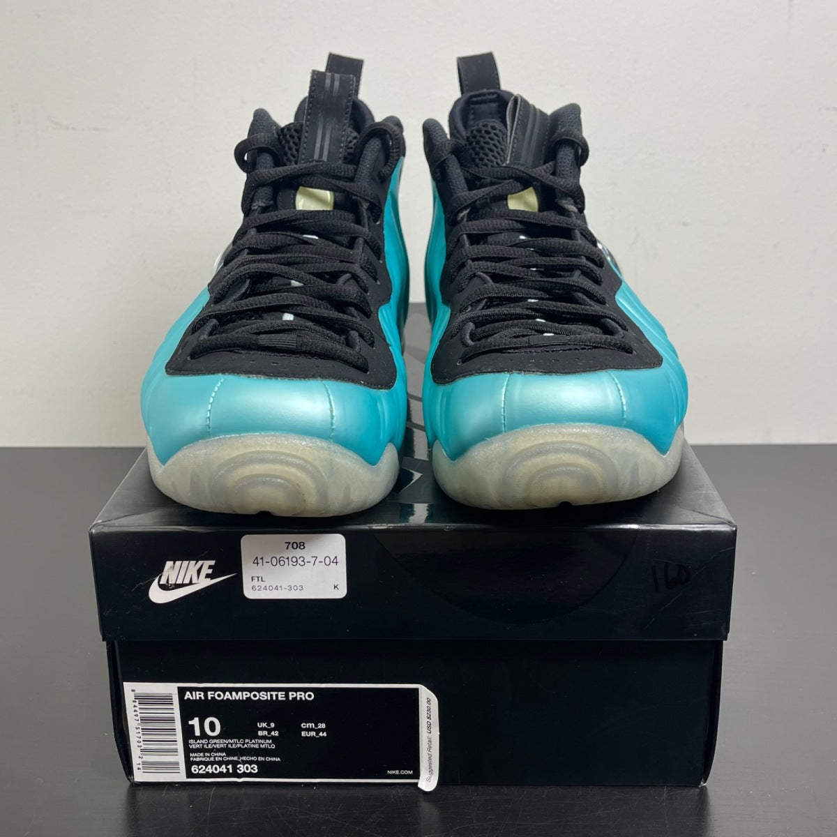 Air Nike Foamposite Pro Island Green 10 (Moderately Worn Pre-Owned)NikeIsland Green/Metallic Platinum-Island Green - Image 2