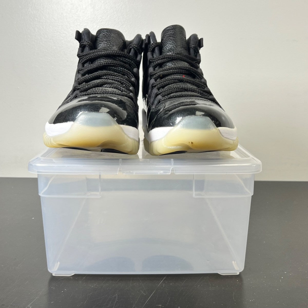 Jordan 11 Retro 72-10 11 (Lightly Worn Pre-Owned)JordanBlack/Gym Red-White-Anthracite - Image 2