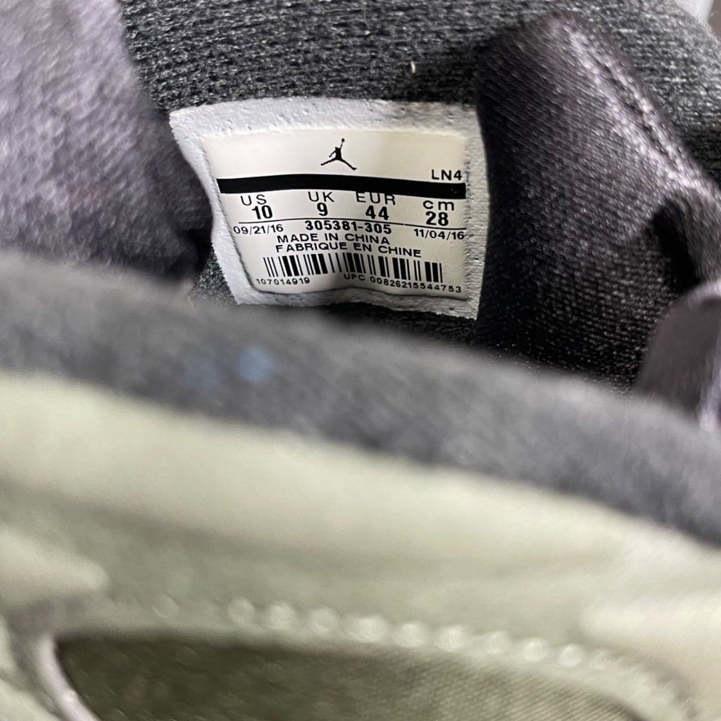 Jordan 8 Retro Take Flight Undefeated 10 (Moderately Worn Pre-Owned)JordanSequoia/Black-Wolf Grey-Max Orange - Image 6