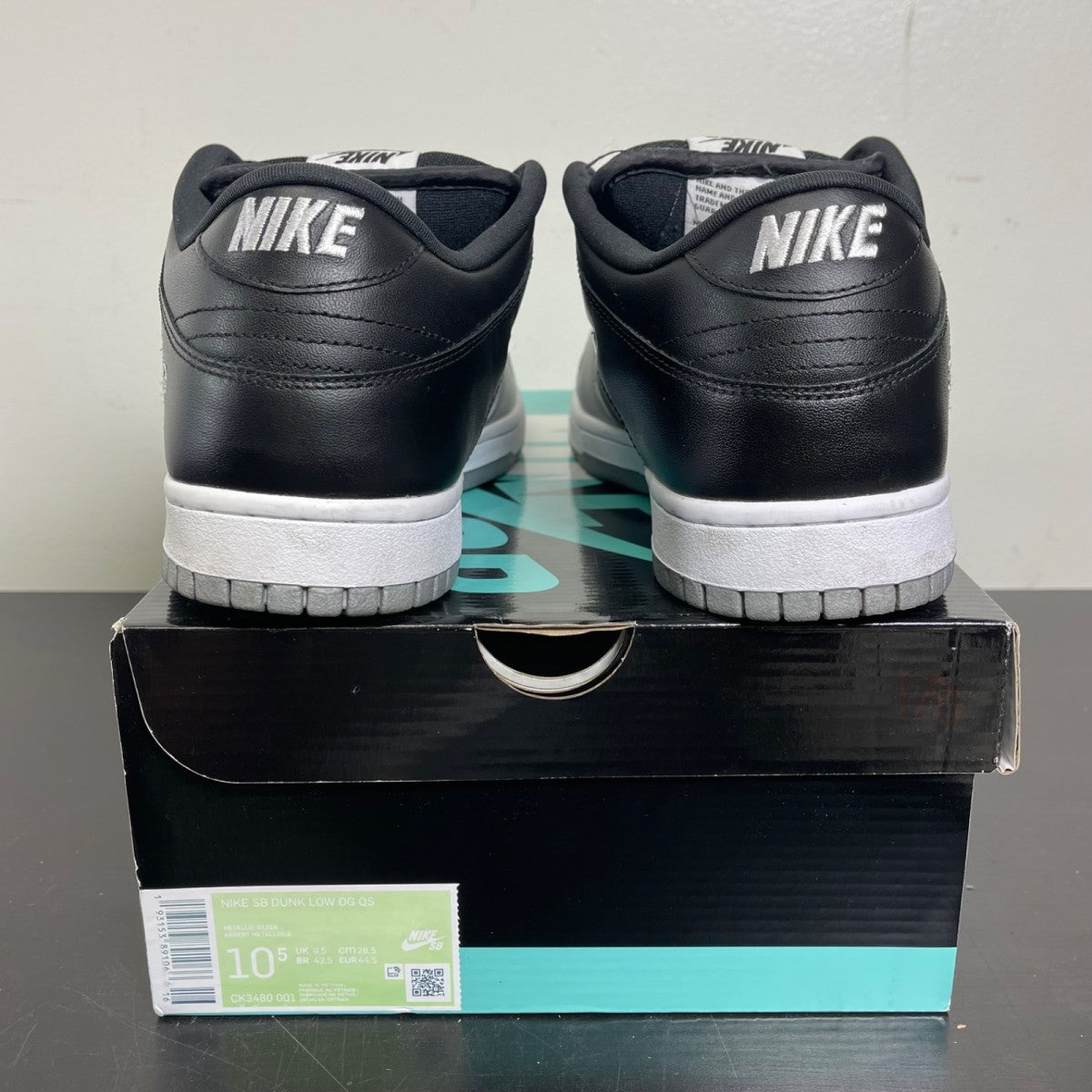 Nike SB Dunk Low Supreme Jewel Swoosh Silver 10.5 (Moderately Worn Pre-Owned)NikeMetallic Silver/Metallic Silver-Black - Image 4