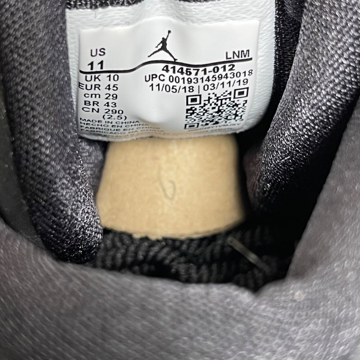 Jordan 13 Retro Cap and Gown 11 (Moderately Worn Pre-Owned)JordanBlack/Black - Image 6
