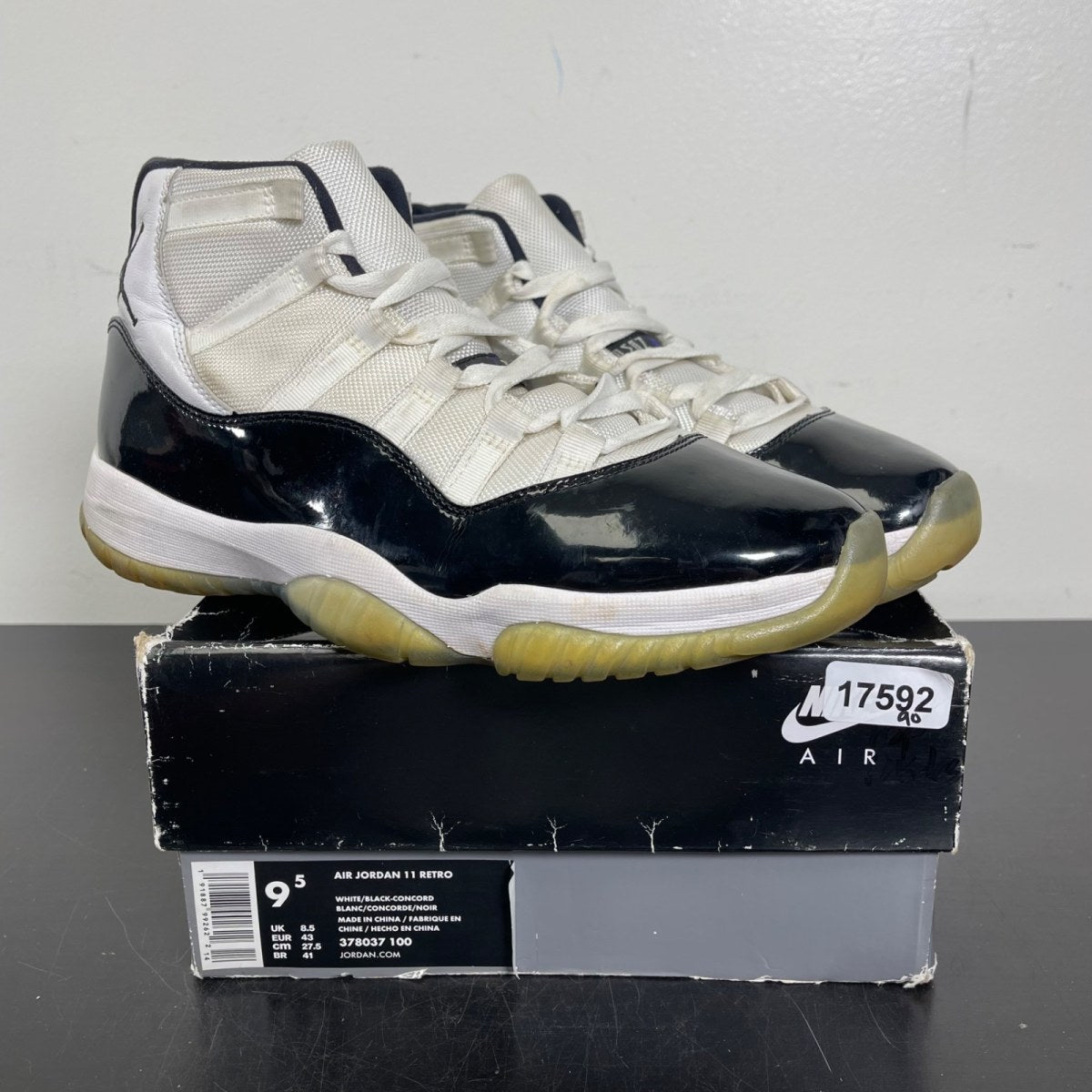 Jordan 11 Retro Concord (2018) 9.5 (Moderately Worn Pre-Owned)JordanWhite/Black-Concord - Image 1