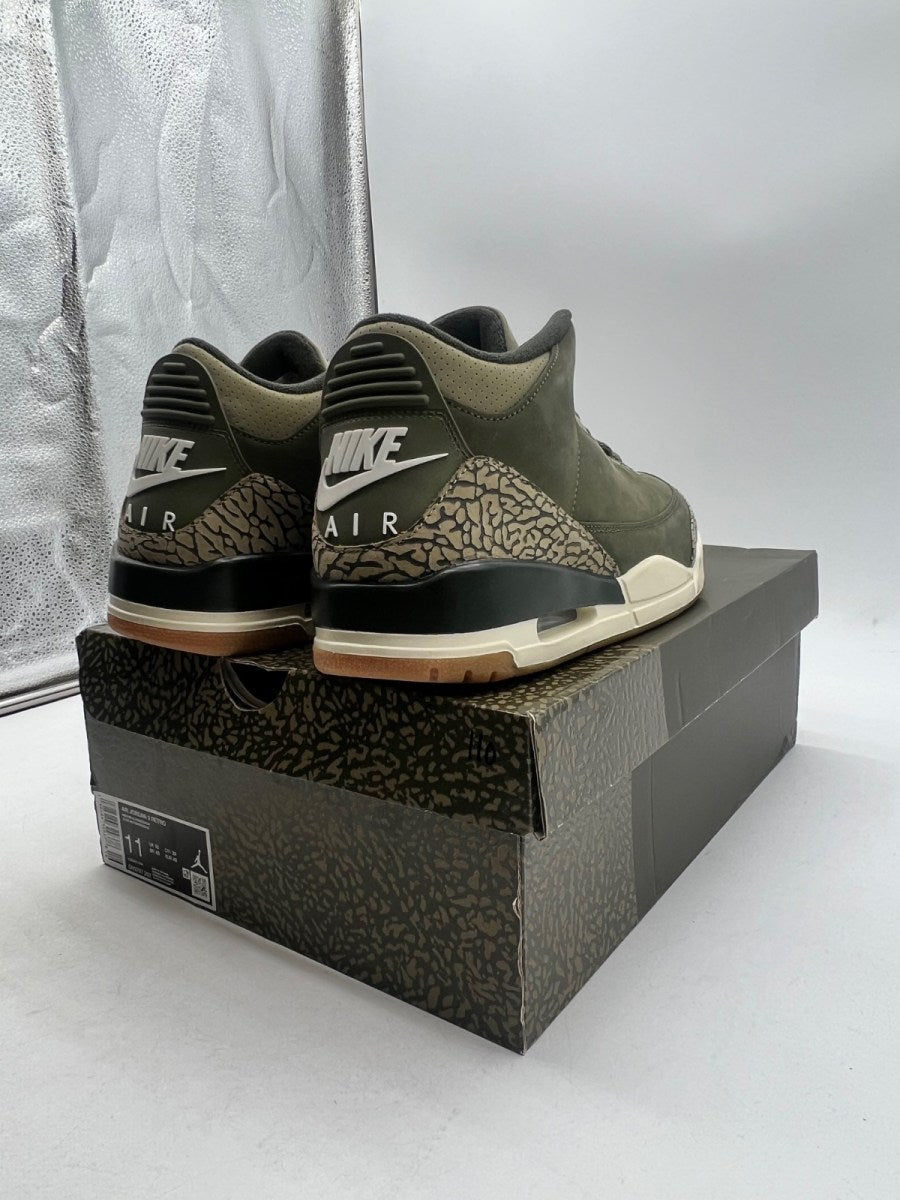 Jordan 3 Retro Family Affair 11 (Lightly Worn Pre-Owned)JordanMedium Olive/Sequoia/Neutral Olive/Sail/Total Crimson - Image 5