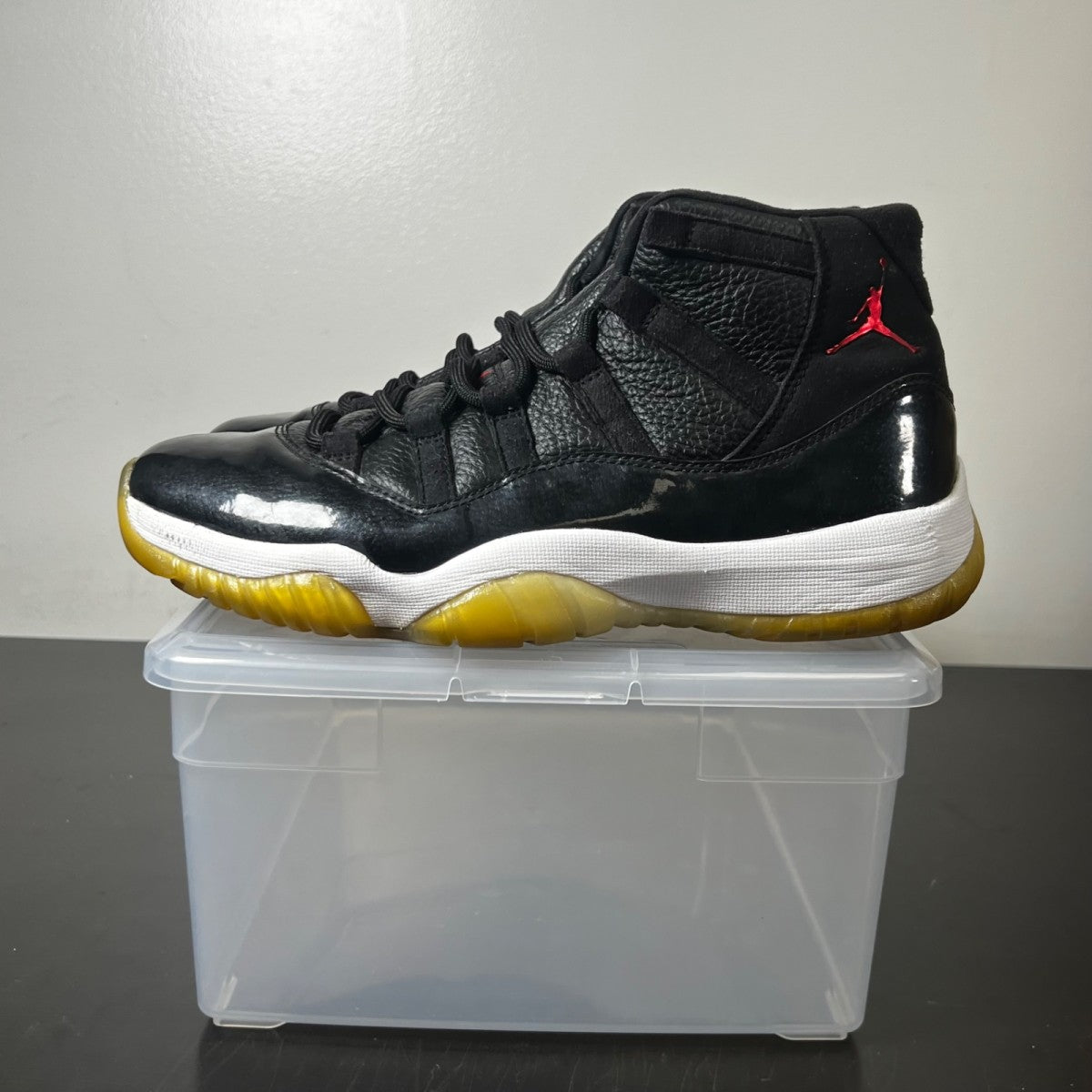 Jordan 11 Retro 72-10 8.5 (Heavily Worn Pre-Owned)JordanBlack/Gym Red-White-Anthracite - Image 3