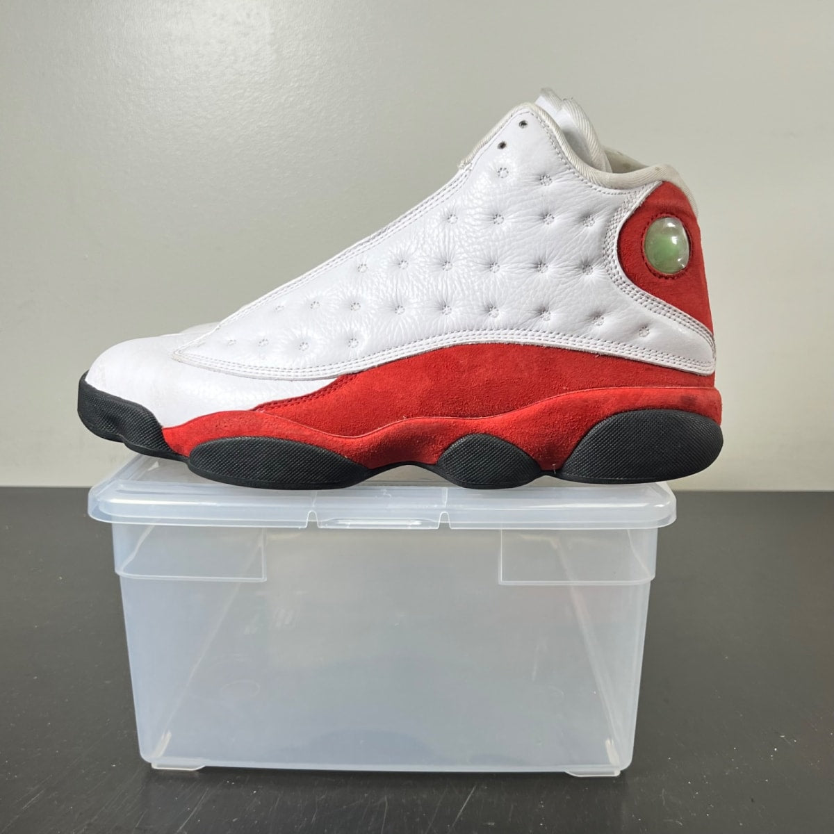 Jordan 13 Retro OG Chicago (2017) 9.5 (Heavily Worn Pre-Owned)JordanWhite/Black-True Red - Image 3